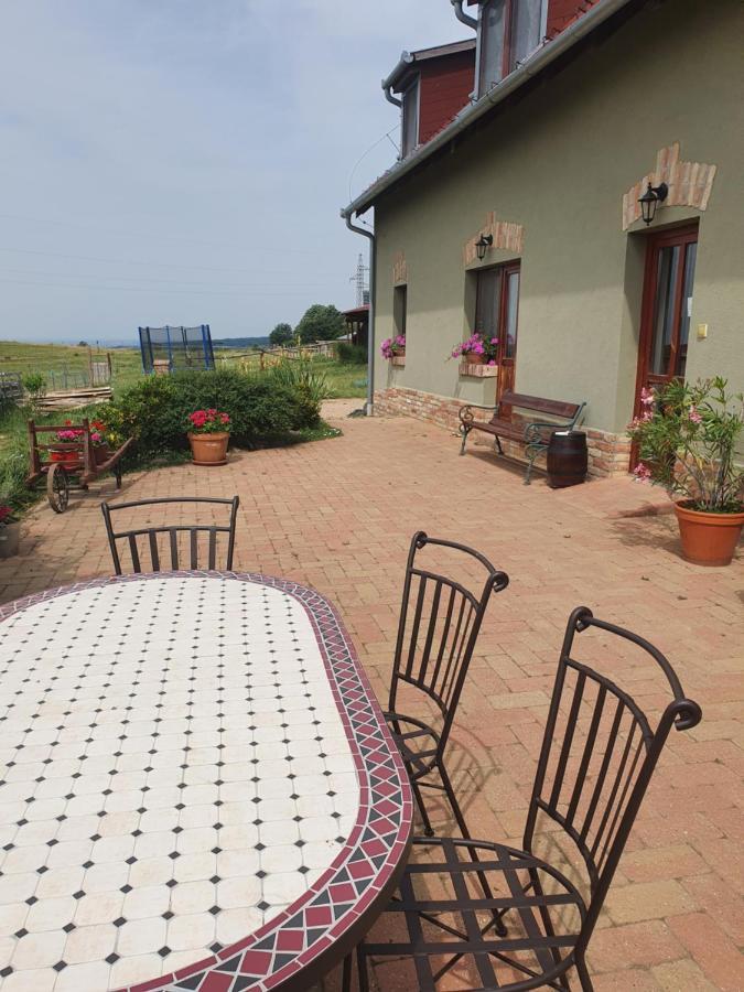 Tótvár lovas szálláshely Kovagotottos Exterior foto